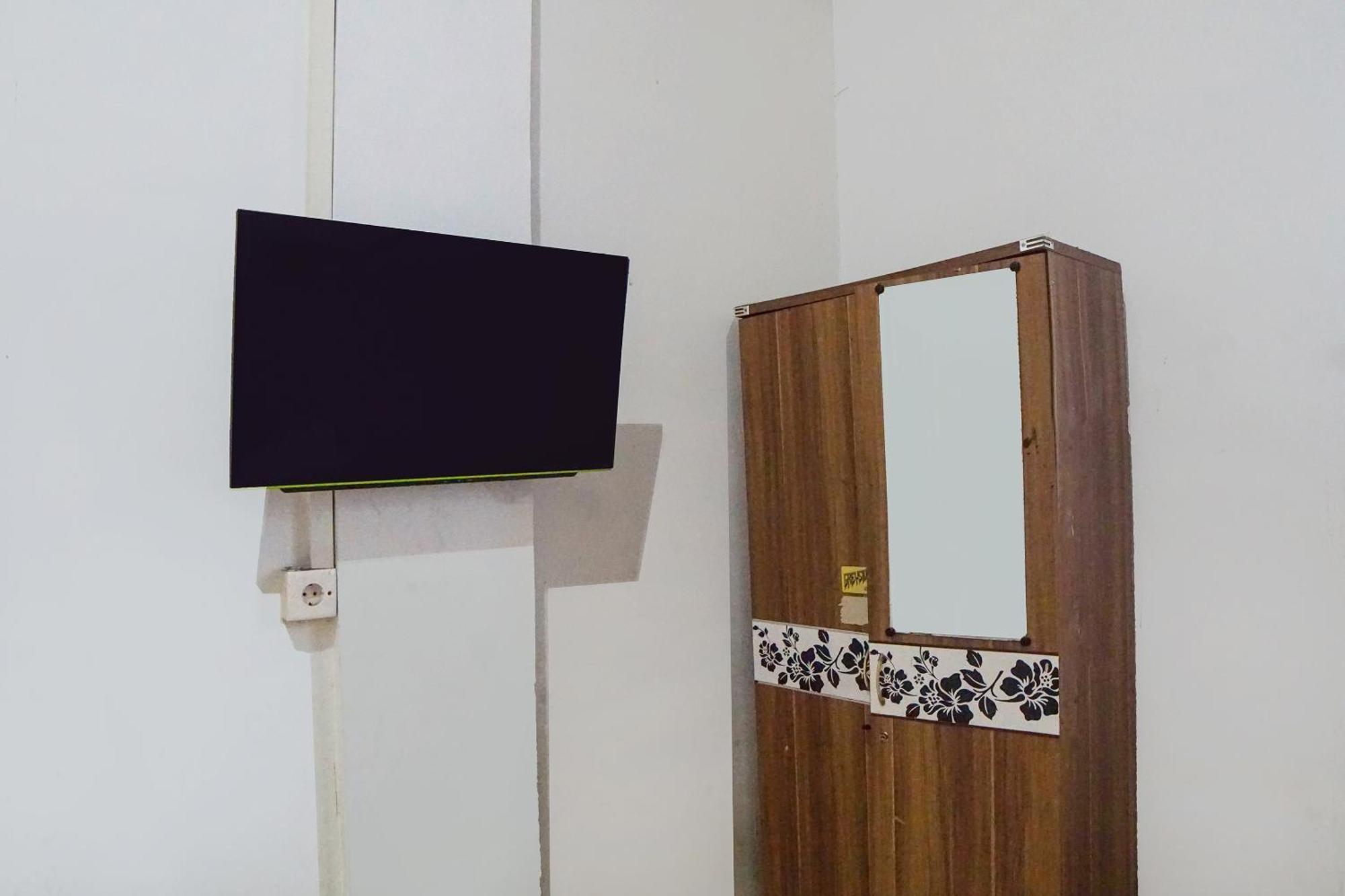 Oyo 92403 Gatsu Homestay Medan Esterno foto
