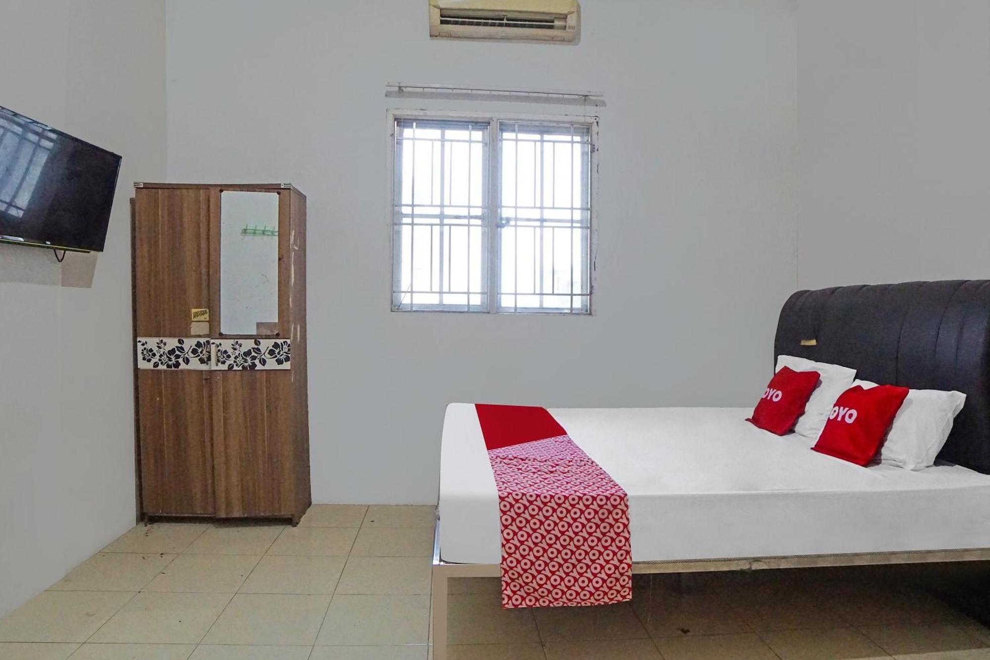 Oyo 92403 Gatsu Homestay Medan Esterno foto