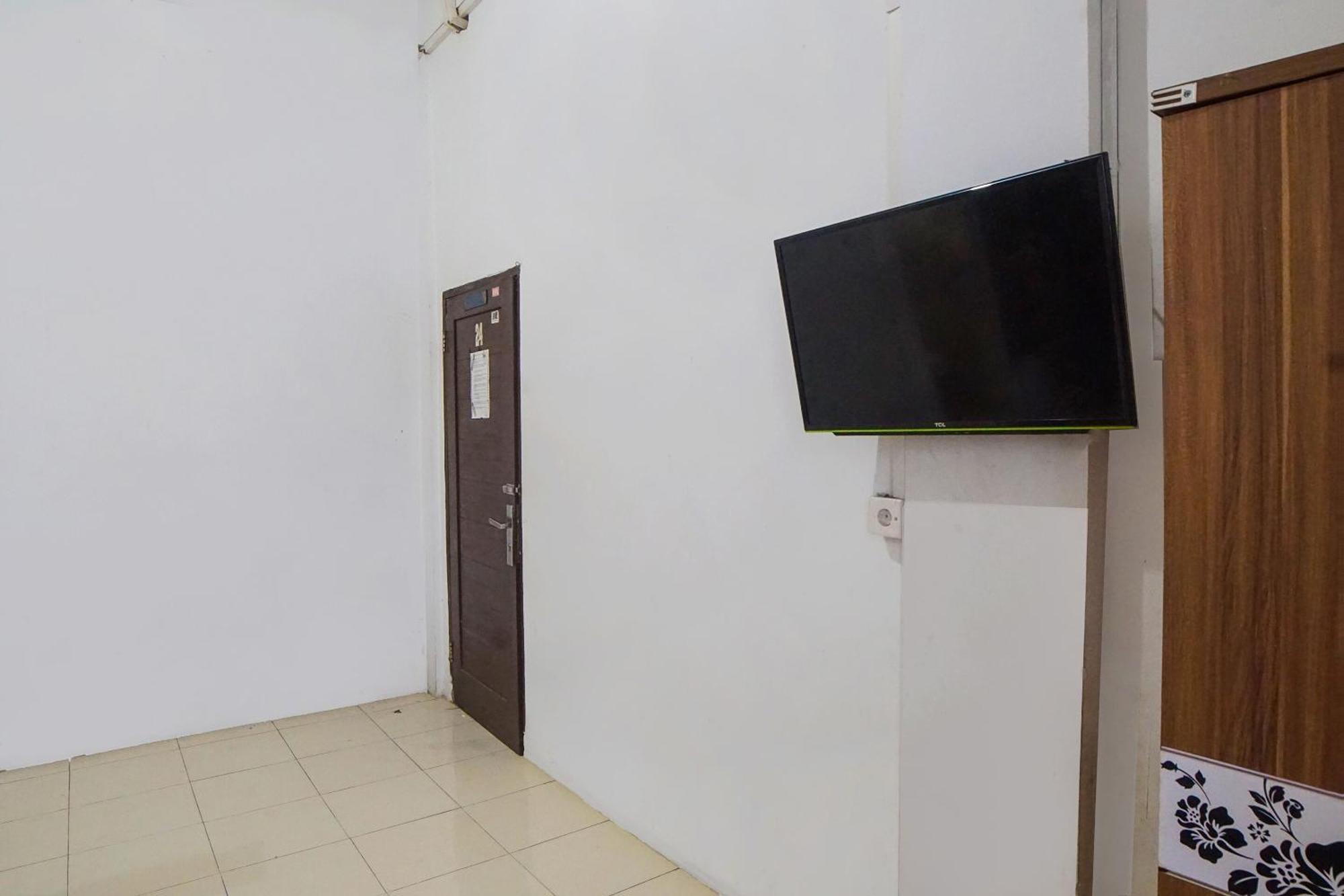 Oyo 92403 Gatsu Homestay Medan Esterno foto